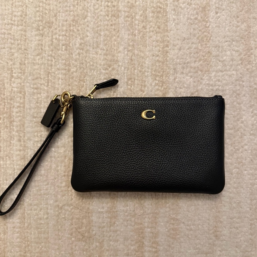 NWT Coach Essential Small Leather Wristlet (Black)